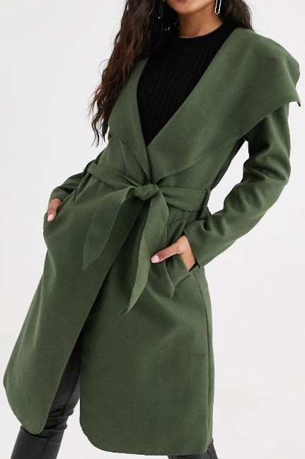 Trench coats: a timeless tool to look chic & thinner