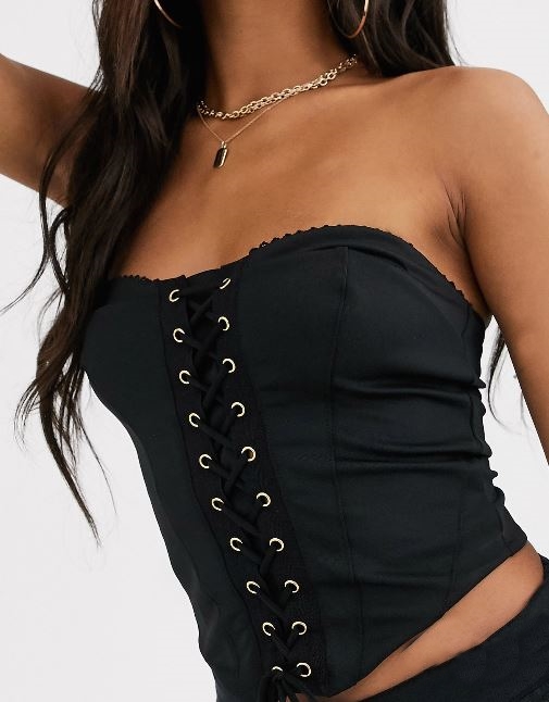 Bad girl or sweethearth? Tips to pick out your perfect corset (and take advantage of the sales)